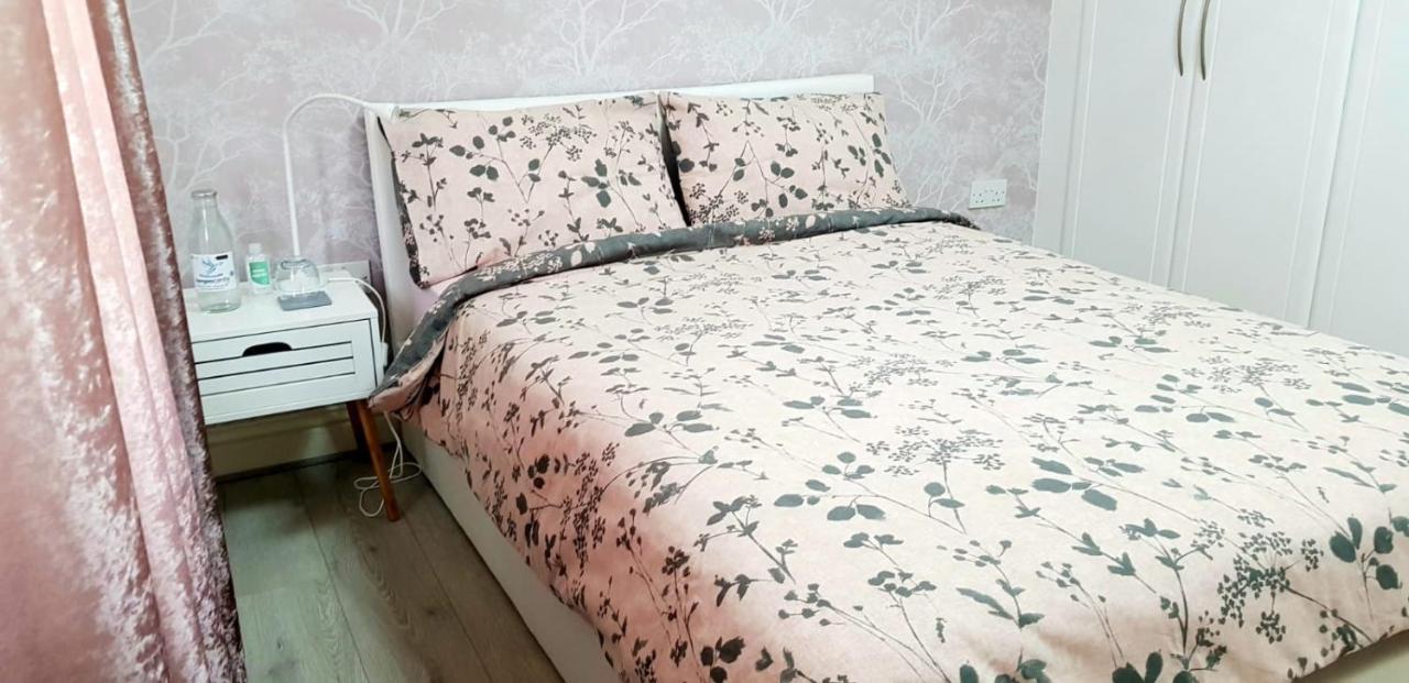 Stunning Room With Large Private Bathroom Derby Luaran gambar