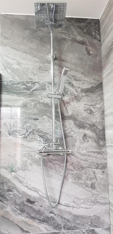 Stunning Room With Large Private Bathroom Derby Luaran gambar